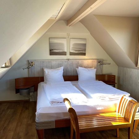 T Huuske Tuinappartement Met Fantastisch Uitzicht, Nabij Zee Zonnemaire Exterior foto