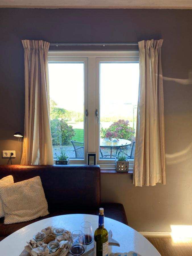 T Huuske Tuinappartement Met Fantastisch Uitzicht, Nabij Zee Zonnemaire Exterior foto