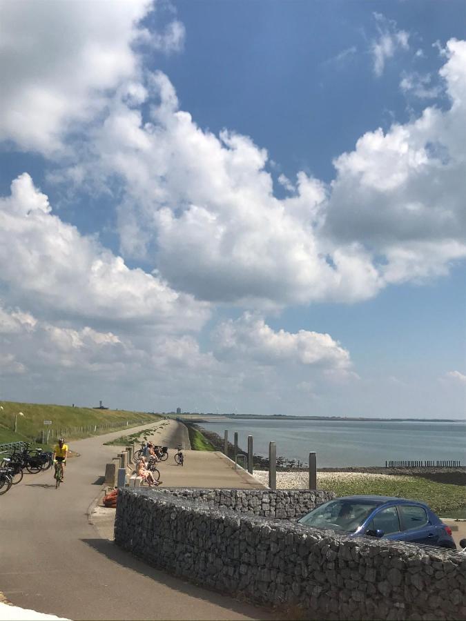 T Huuske Tuinappartement Met Fantastisch Uitzicht, Nabij Zee Zonnemaire Exterior foto